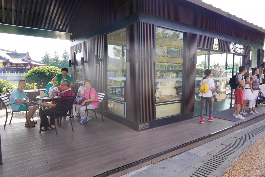 智慧旅游新玩家,黑科技"唐 "智慧便利店入驻大唐芙蓉园!_景区