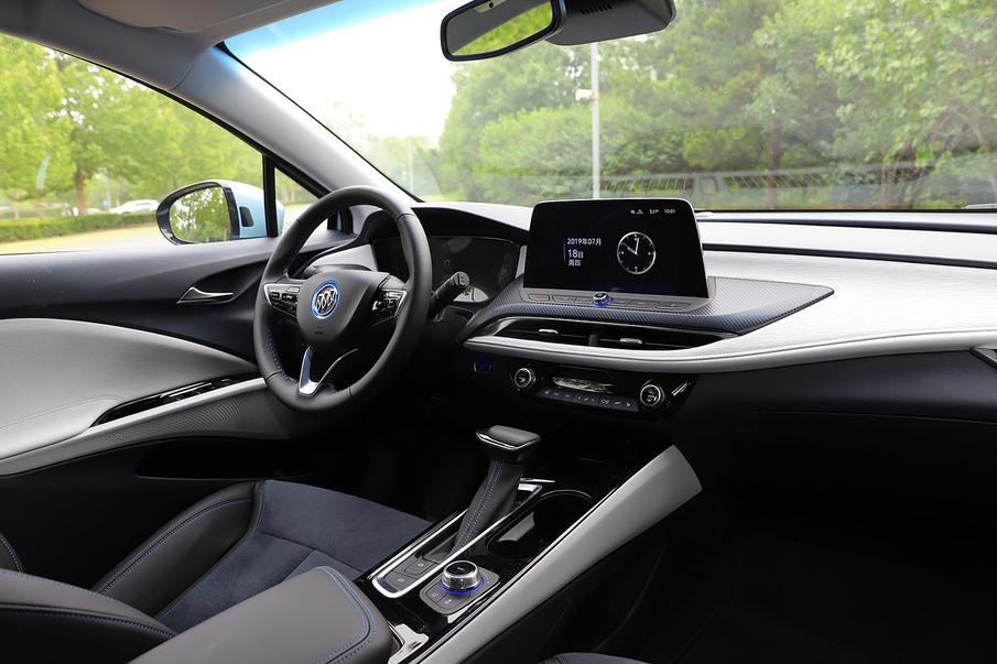 与外观相比,别克velite 6的内饰可以说体现出来了更多的是科技感.