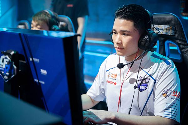 cfpl丨靓仔石头一声吼pl冠军躺到手