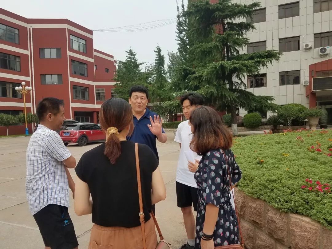 雪宫中学新时代文明实践初一新生报到志愿服务
