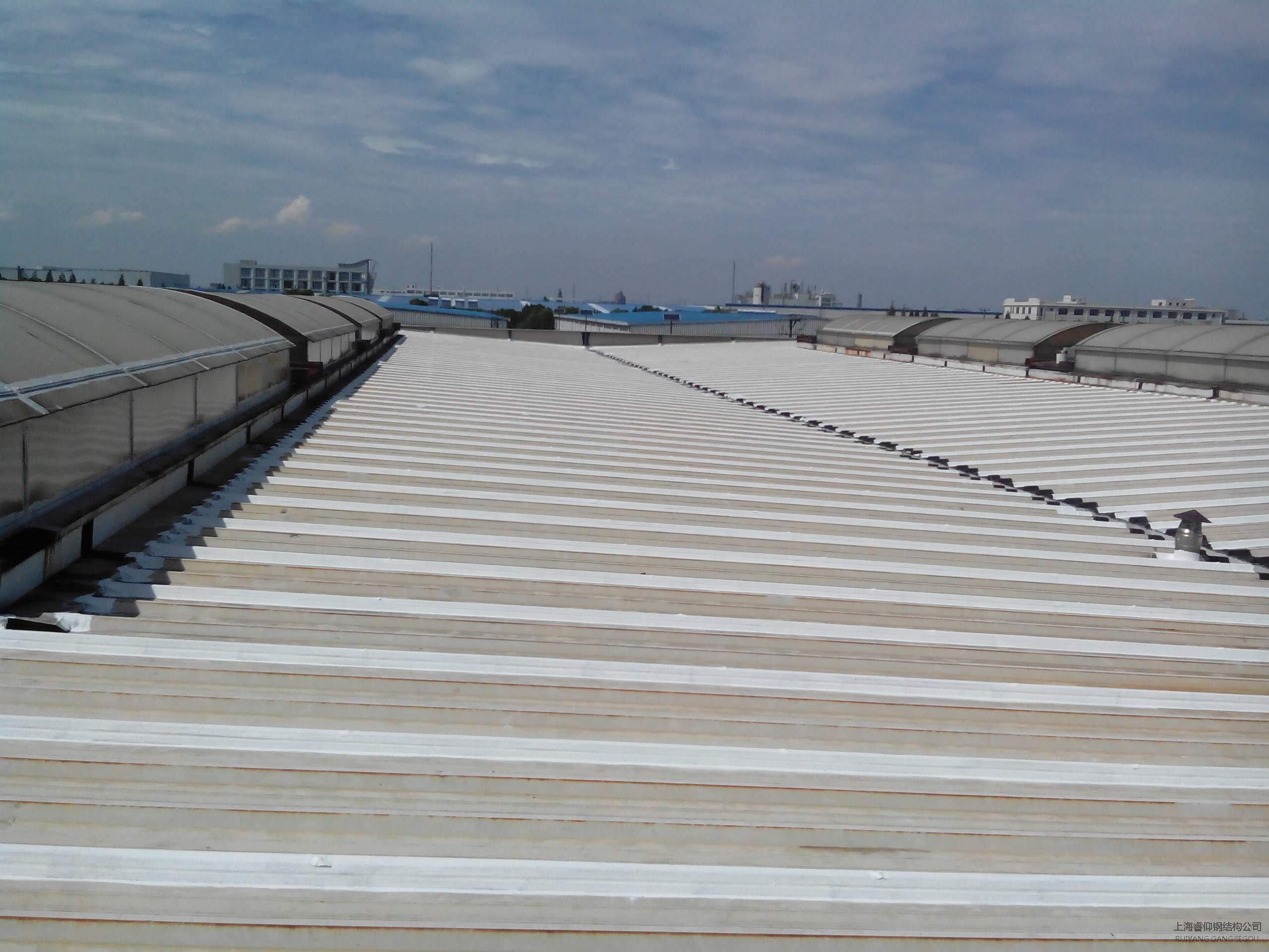 钢结构厂房屋面板的连接方式