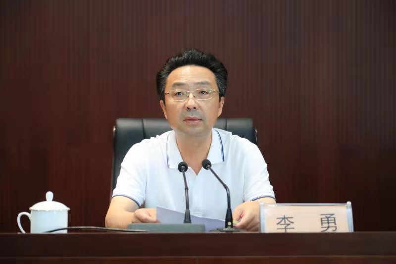 吴卫东出席会议并讲话,区委副书记,区长李勇主持会议,区领导吴世强