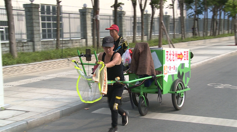 三轮车,带上心爱的小狗,从河北沧州出发,经过山西,陕西等地,徒步走向