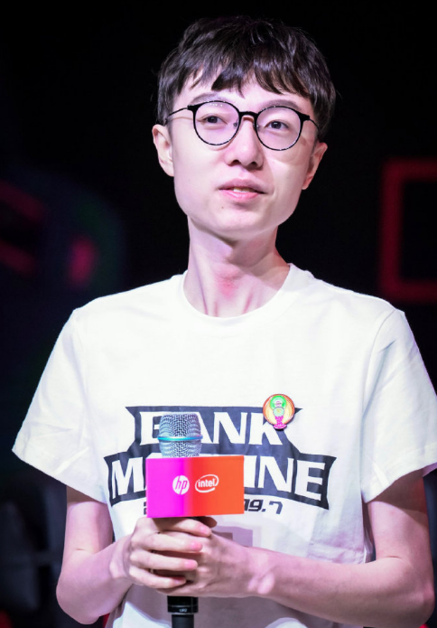 lolmlxg通宵后发博感叹下棋追剧太爽粉丝劝诫早睡早起