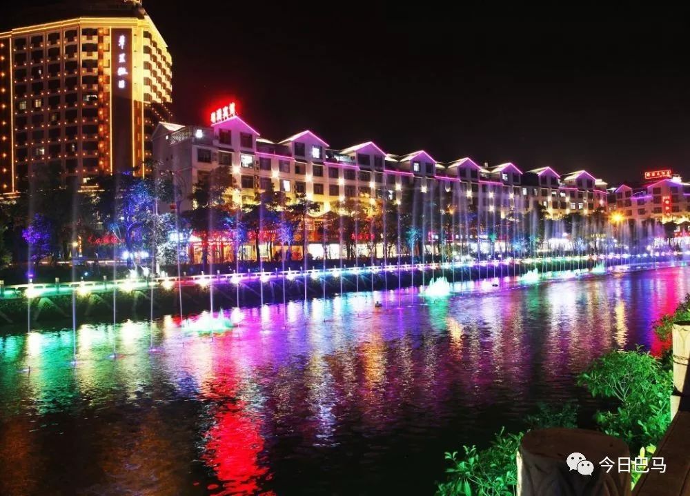 广西巴马县城全景图片