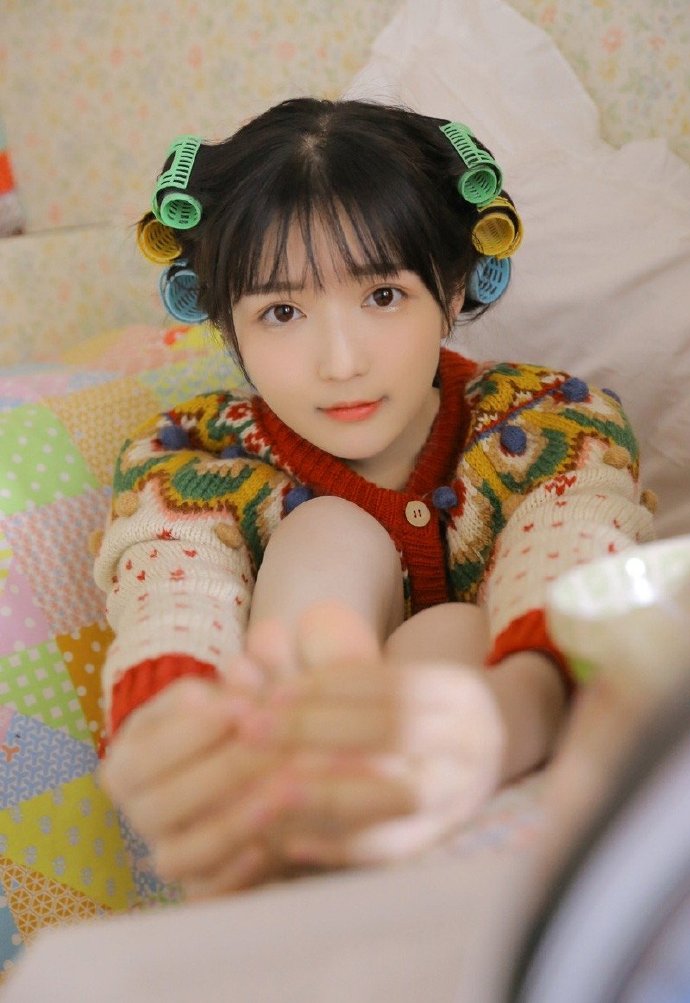 性感美女时尚写真,清纯甜美萝莉可爱少女皮肤白皙,十分漂亮迷人!