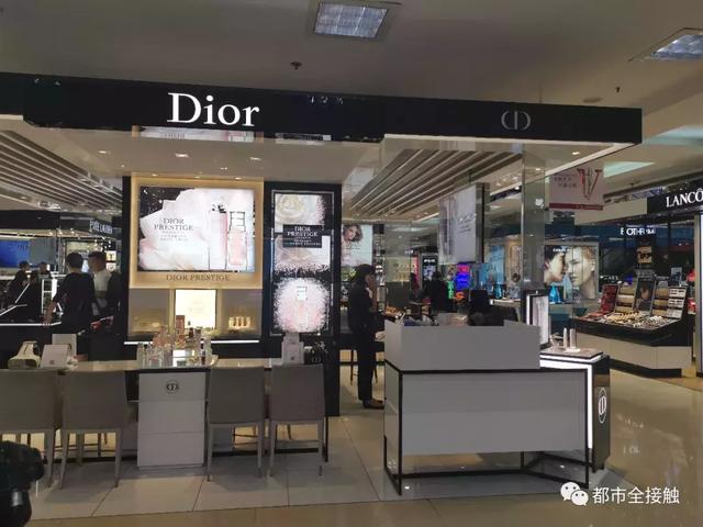 的事情他们也没有想到迪奥口红专柜的工作人员称追究美团的责任来源