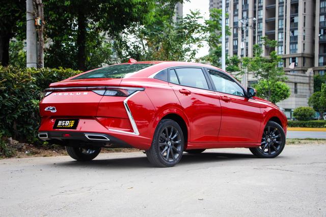 试驾东风全新轿跑奕炫底盘调教不输思域预计售价不到7万