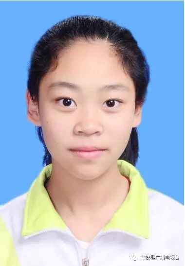 宋昕潼(12岁 实验小学)青少年组乙组女子双打亚军简雪 15岁 珠藏中学