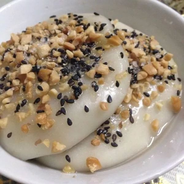 粿潮汕时节做时粿,"初七仔"做的粿是软粿,这是一种用糯米粉,花生,芝麻