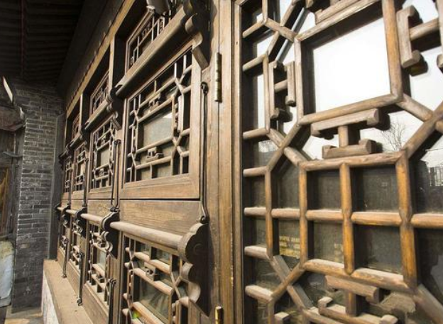 ​古代用纸糊制作的窗户刮风下雨咋办?不会湿掉吗?看完才明白_纸张