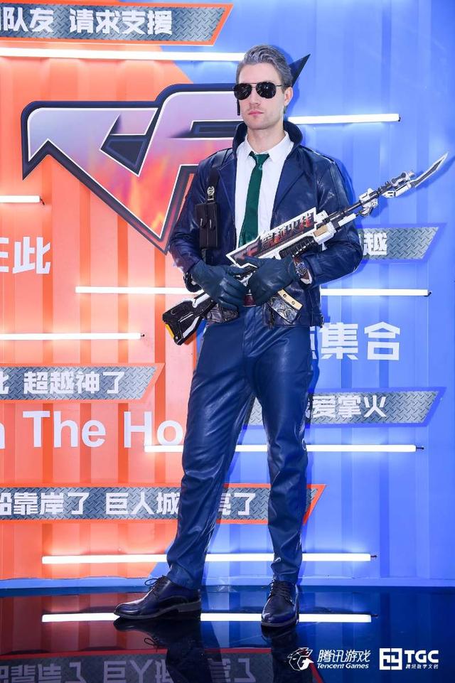 cf-11周年:真人版灵狐者见过吗?vr玩法应该也不远了