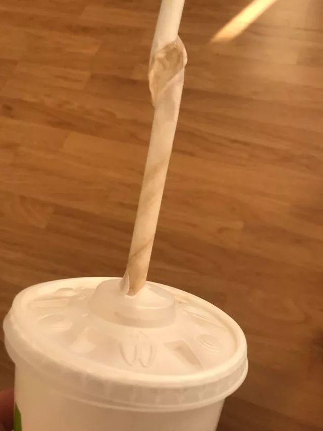 尴尬麦当劳为环保改用的纸吸管其实不可回收