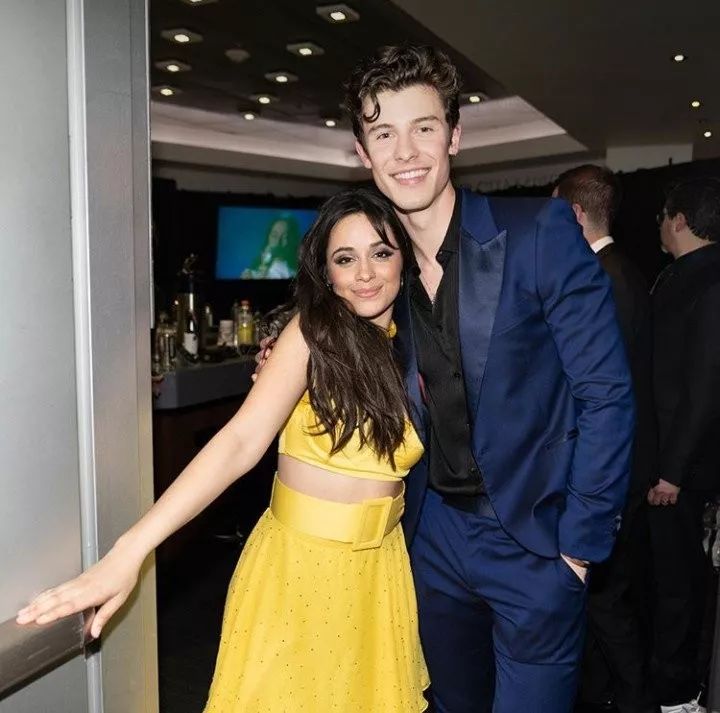 这对儿高调恋爱的小情侣配就一个字还要我说几次