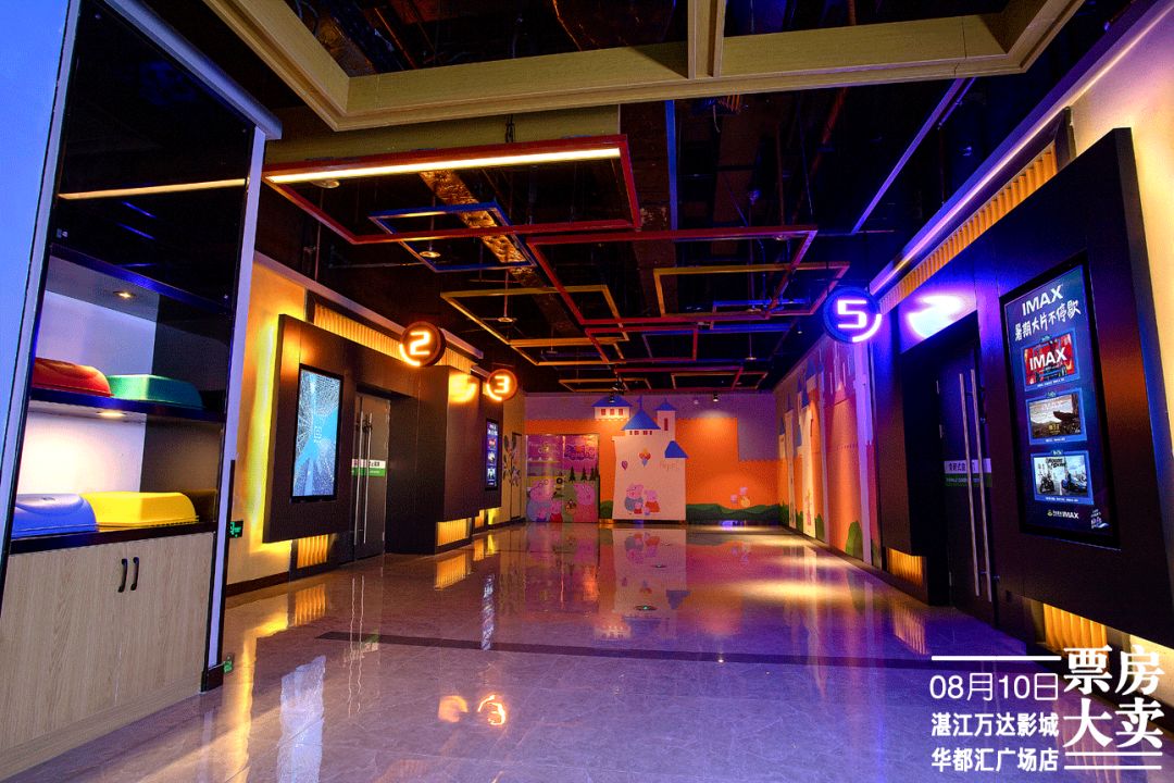 湛江万达影城华都汇广场店以专业的建造标准与优雅的设计风格,打造