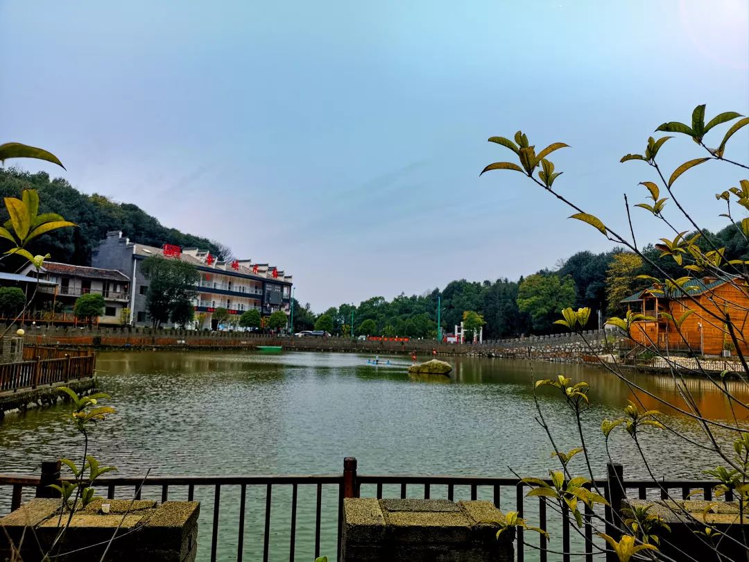2019年8月17~18日活动地点:南昌湾里金峡谷景区活动项目:森林穿越挑战