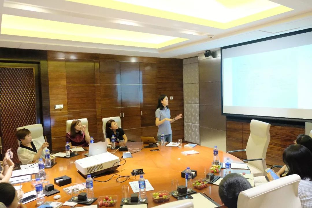 美高圆桌会议教育是一个引的过程而非一味的给