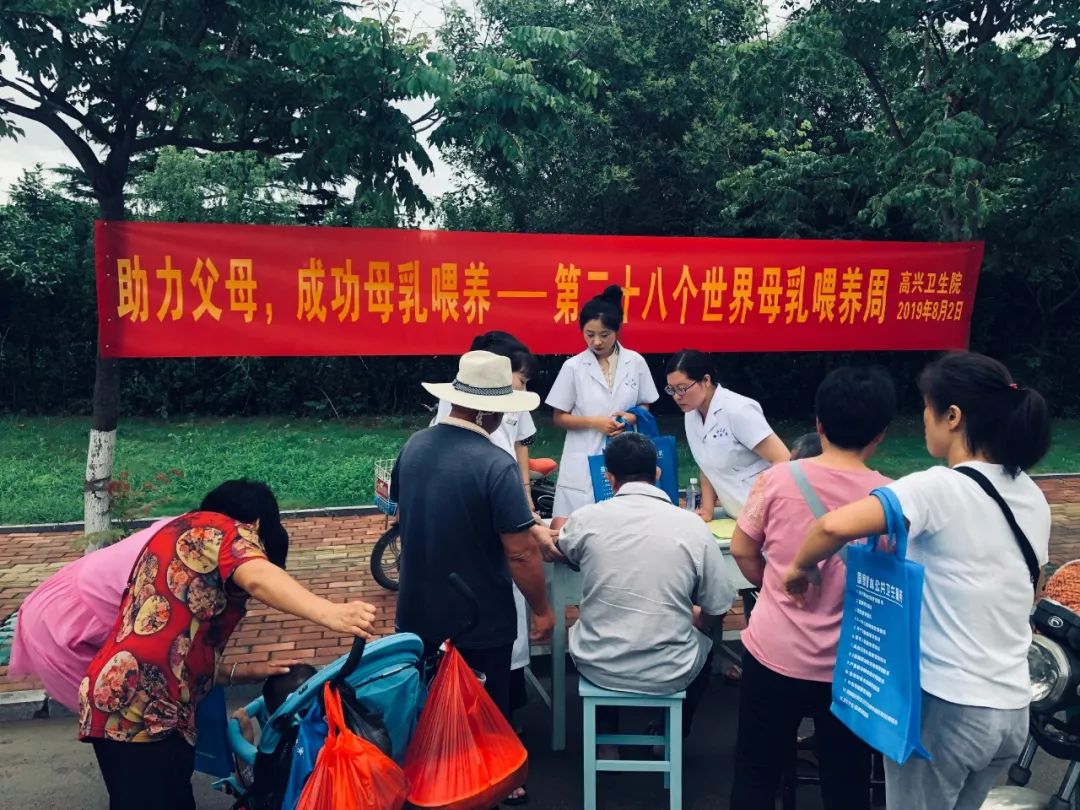 以计划怀孕夫妇,孕产妇和哺乳期妇女为重点,积极宣传母乳喂养好处