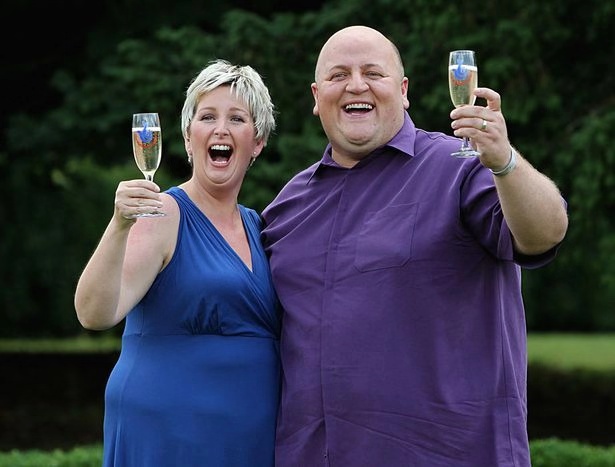 2012年8月,苏格兰女子吉莉安·贝福德与丈夫阿德里安非常幸运地中了1
