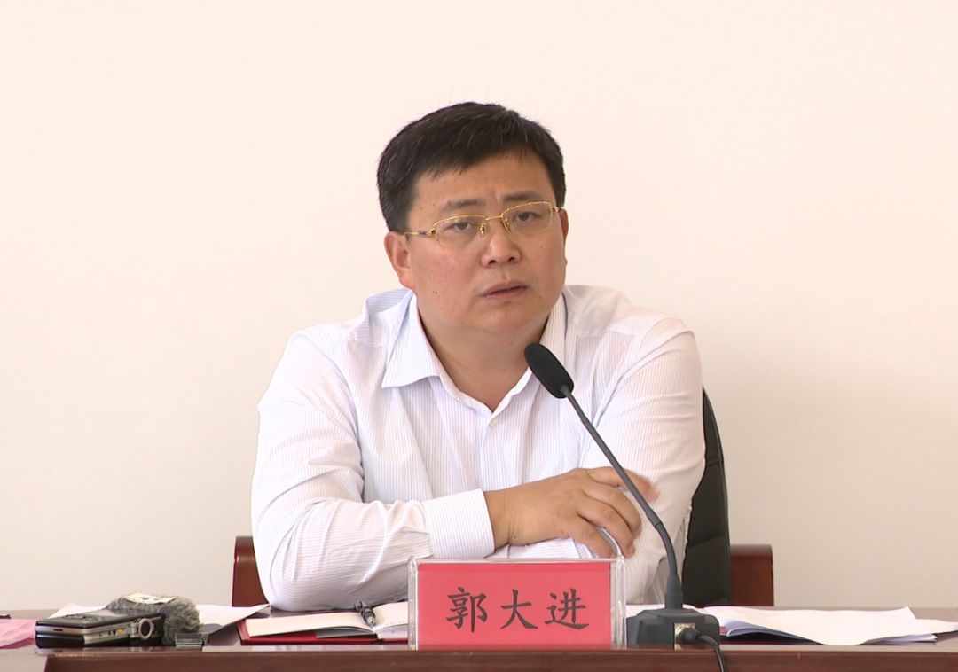 检查中,郭大进和三个检查组,通过亲身体验,咨询办理流程等方式对入驻