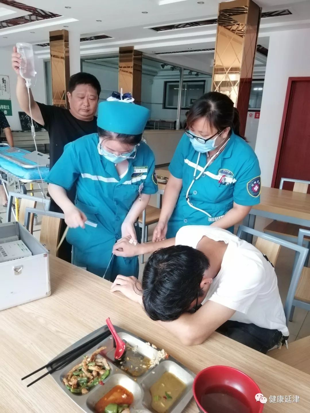 延津县人民医院组织开展突发群体性食物中毒应急演练