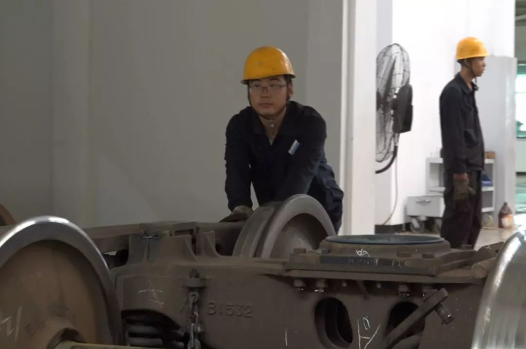 身边的榜样高吉祥转向架库里的救火队长