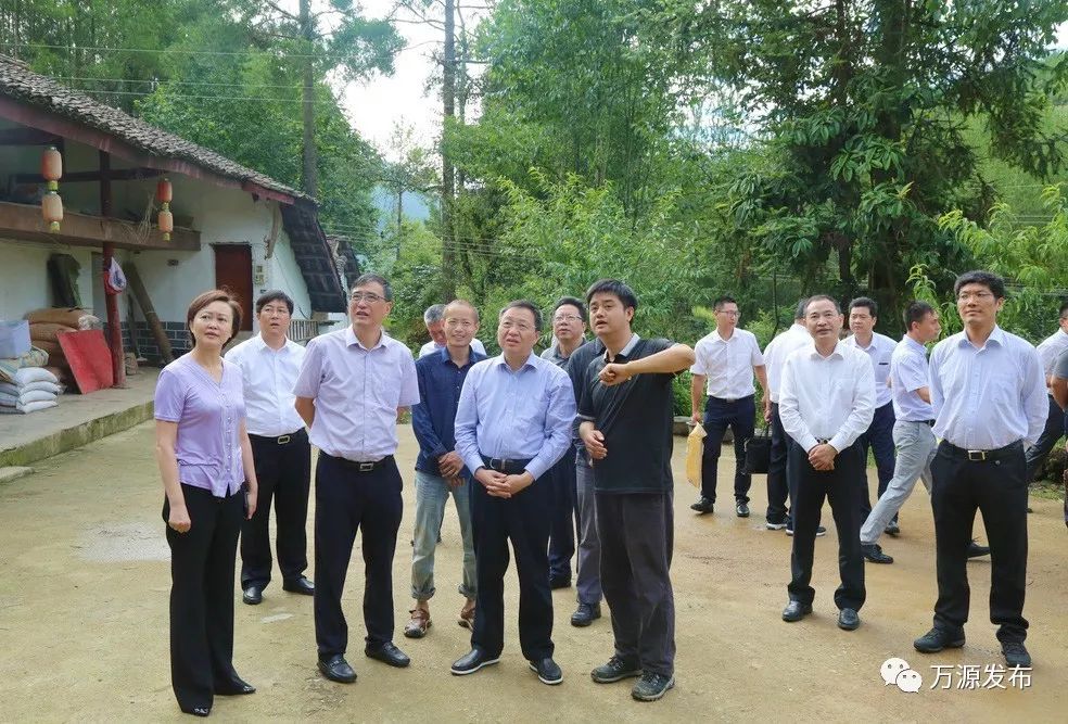 【微播万源0808】中国工商银行总行董事长陈四清率队到万源市调研精准