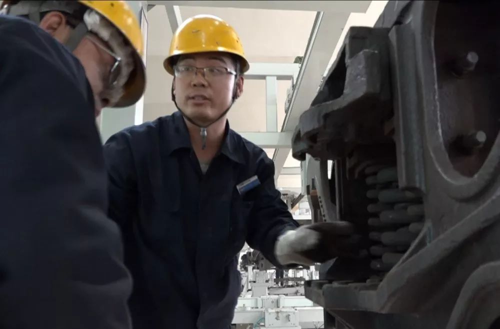 身边的榜样高吉祥转向架库里的救火队长