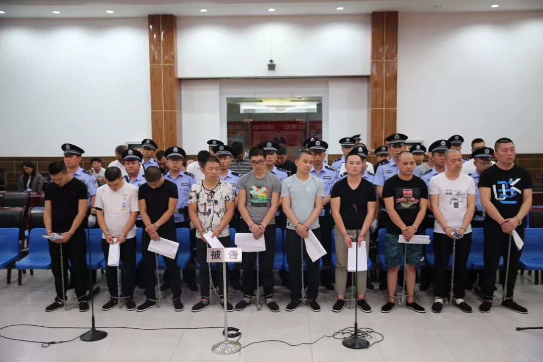 庆阳菲比酒吧老板文源浩等31人涉嫌犯罪宁县人民法院公开开庭审理