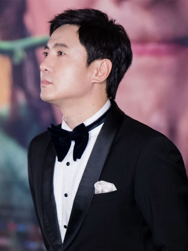 笑星沈腾儿子萌照曝光p成哪吒惹人爱妻子圆润被赞有旺夫相