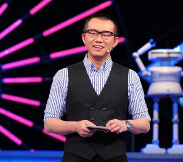 涂磊承认坐飞机脚蹬机舱,发文道歉:我辜负了你们