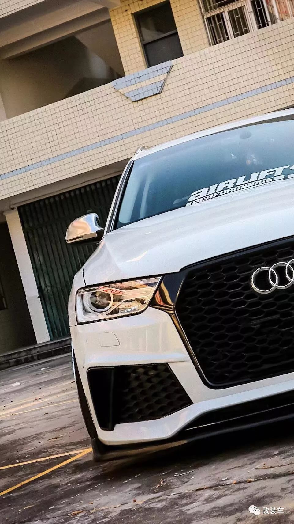 不务正业的suv改装低趴姿态,这辆奥迪q3的历程充满辛酸!