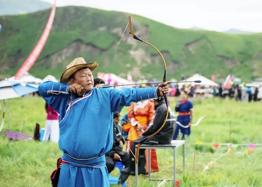 那达慕大会在蒙古族人民的心中,古老而又神圣,它有着悠久的历史.