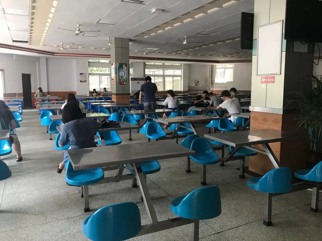 南京工业大学里,也有"小哪吒"!_食堂