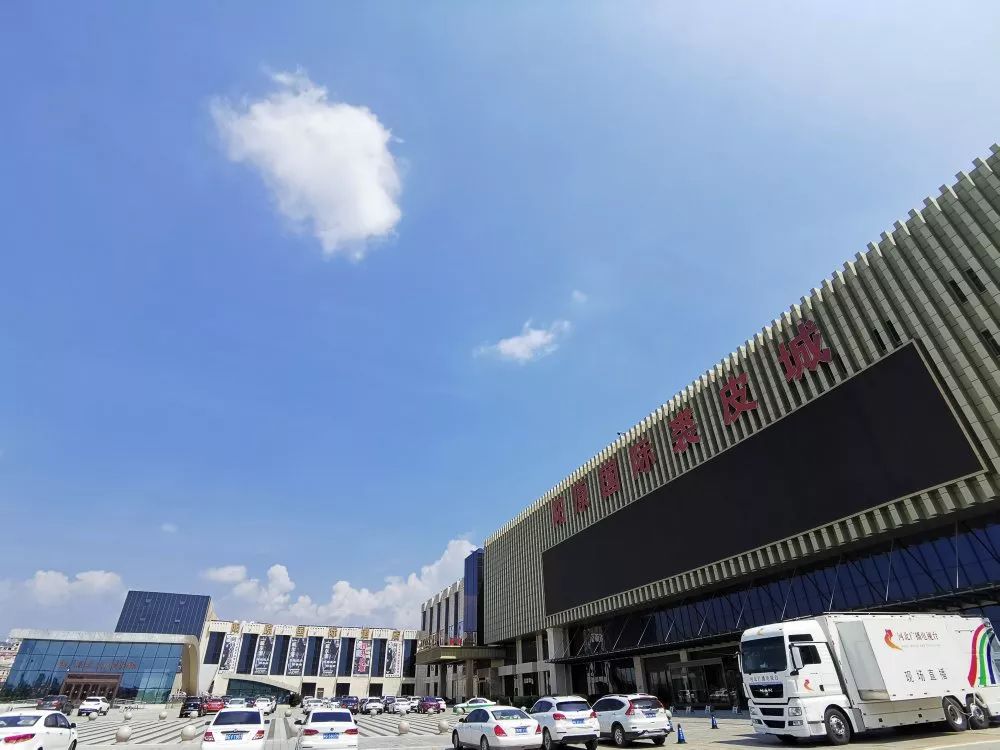 2013年10月21日开业的阳原国际裘皮城,当天实现开门红,日销售额达2000