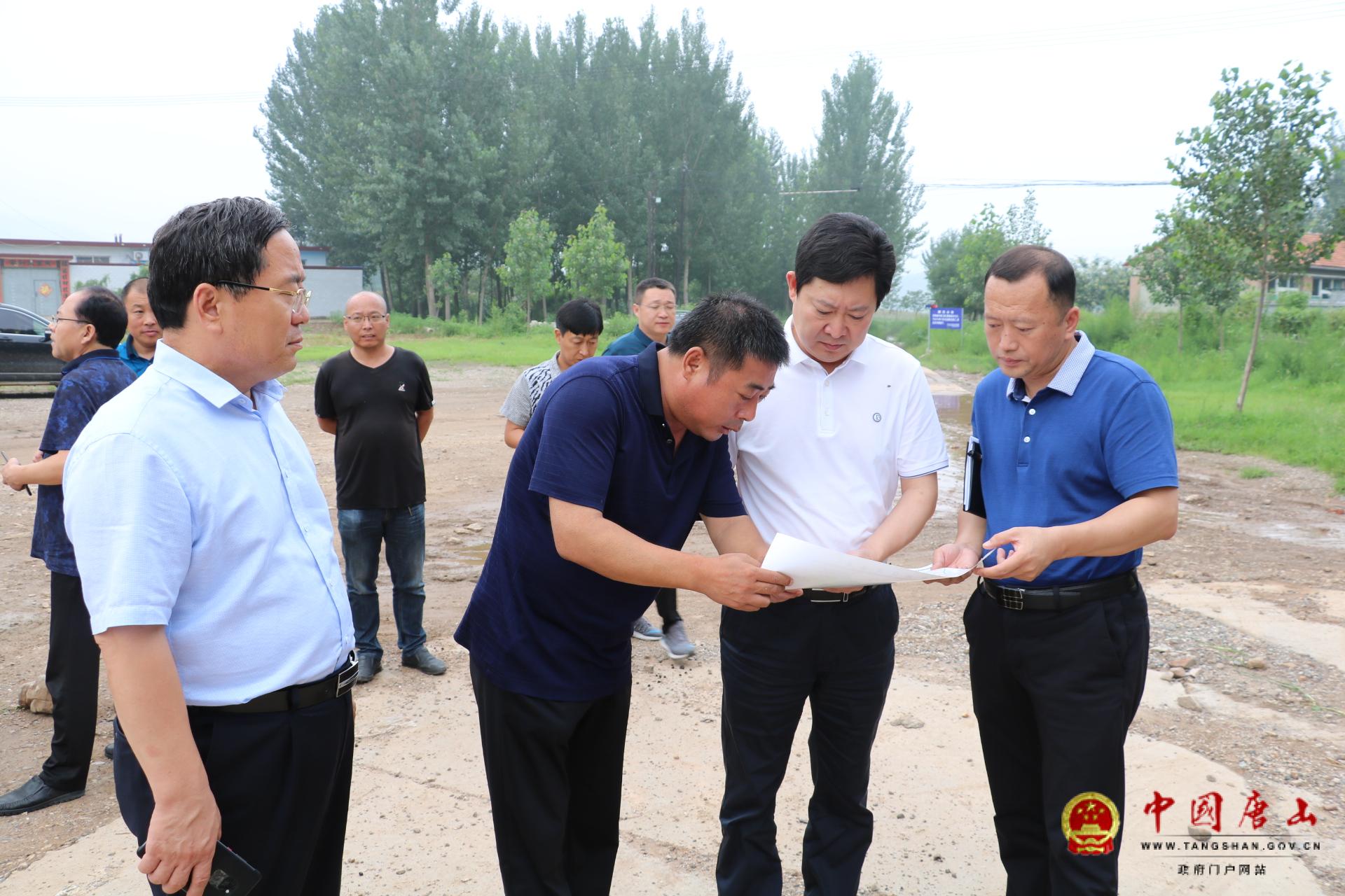 区长侯旭现场调度推进当前重点工作