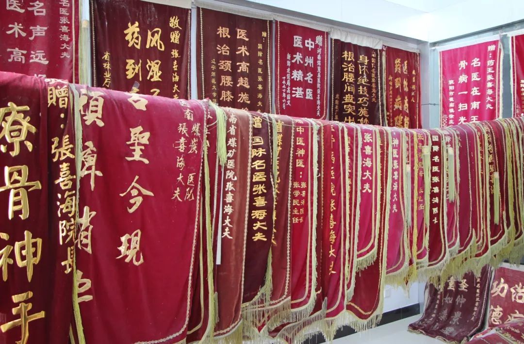 妙手仁心他传承两百年中医良方救治无数骨病患者