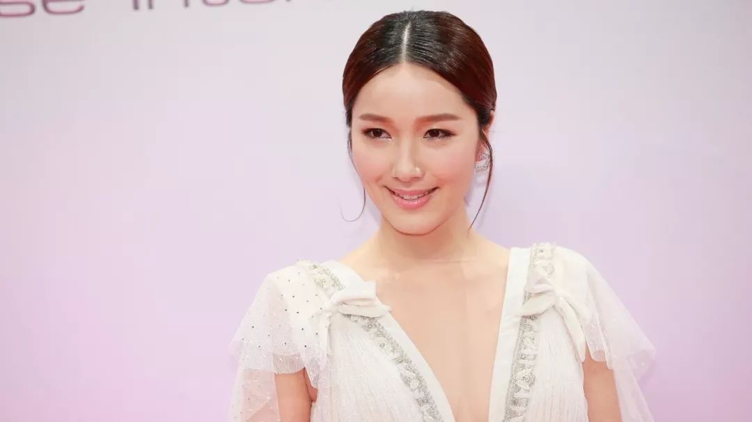 现年34岁的李亚男在2005年代表温哥华参选《国际华裔小姐竞选》,最终