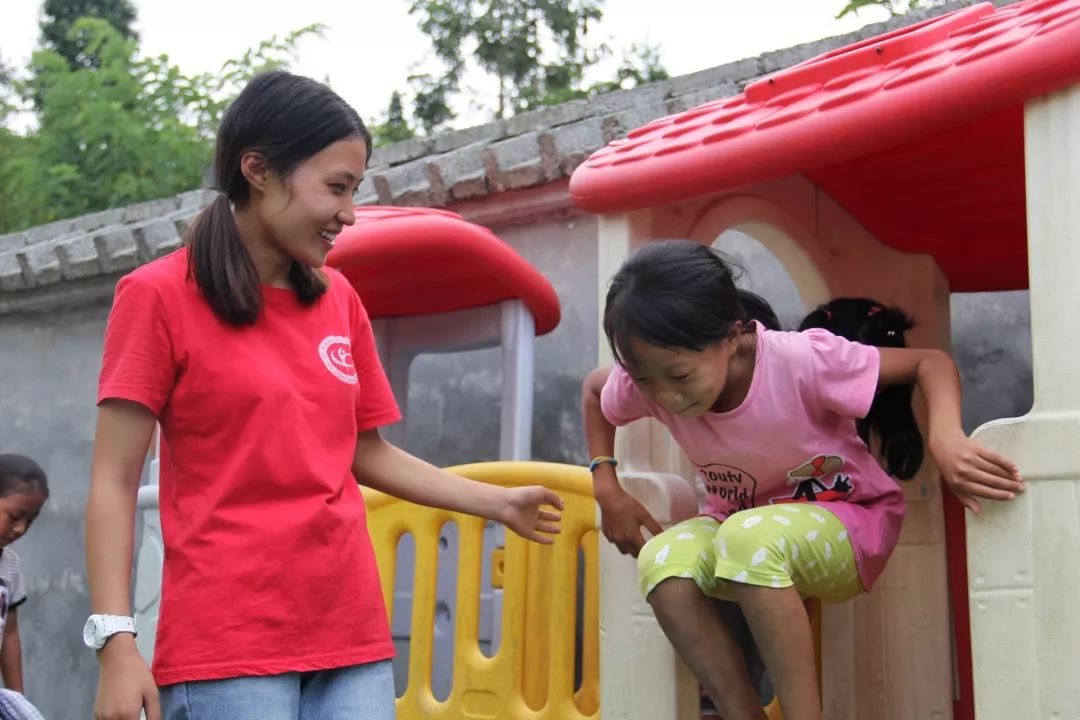 沿河自治县开展关爱留守儿童"大手牵小手·共度愉快暑假"实践活动