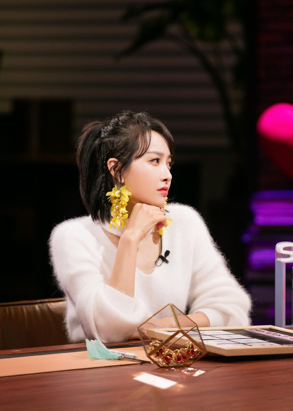 宋茜上综艺穿毛衣配金灿灿短裙却遭杜海涛吐槽宋用力过猛