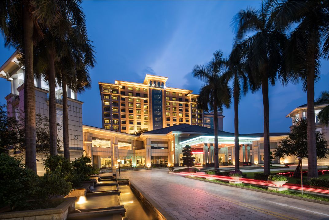 499元抢东莞汇景酒店!自助早晚餐 打卡1400㎡泳池,周末不加收