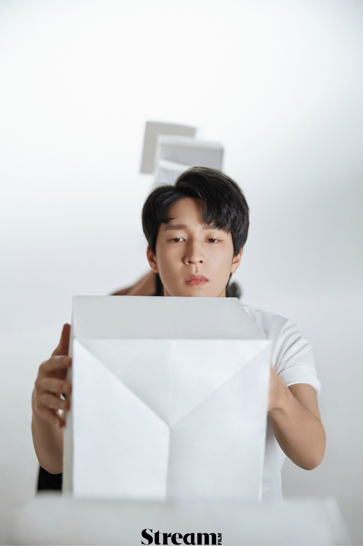 演员孙阳时尚写真曝光 情绪表达蕴含故事