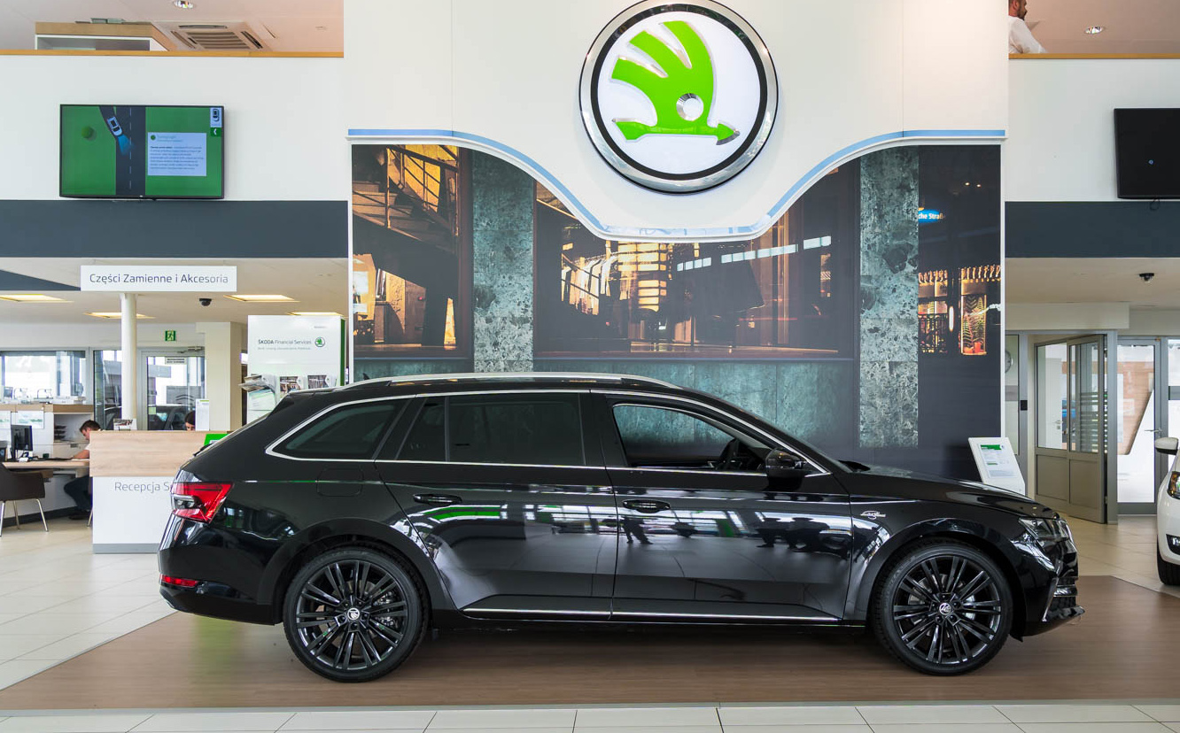 运动的造型 斯柯达速派旅行版海外实车到店