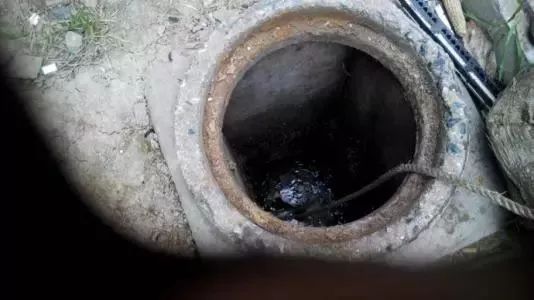 称阜阳市颍泉区邵营发生一起事故,在一家造纸厂内,4人落入沼气池!