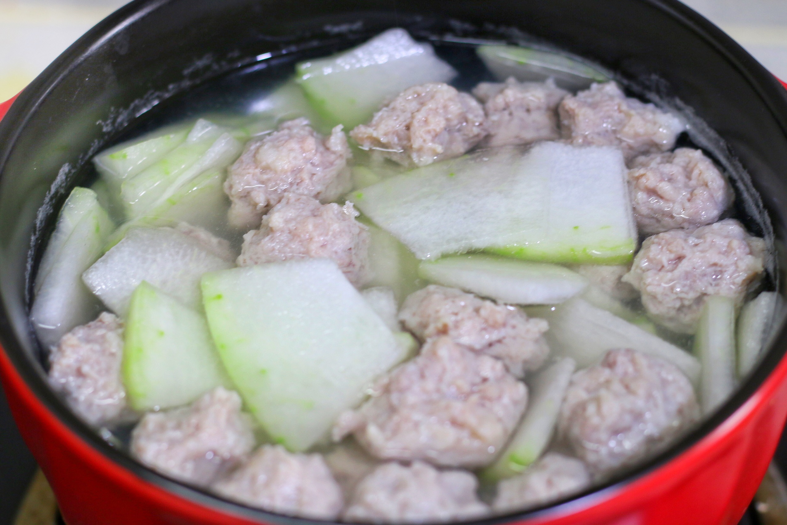 夏天为妈妈做一道冬瓜肉丸汤解暑又营养妈妈夸我做的真好