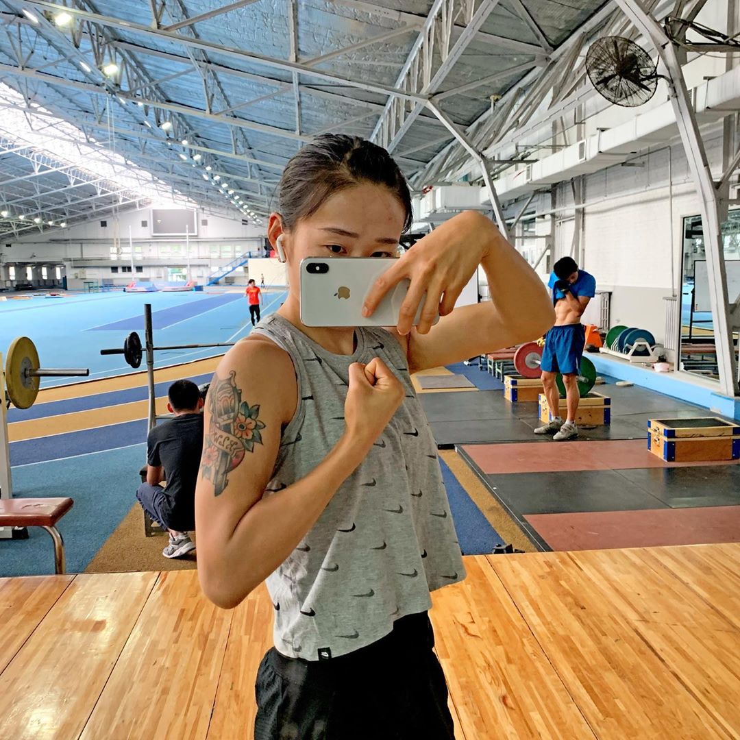 或许是认为网友带有深深的恶意,孔令微是这样力挺韦永丽:"你别再那巴