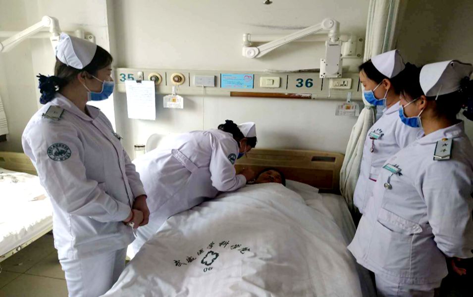 耳穴压豆在微创外科腹腔镜术后患者护理中的应用