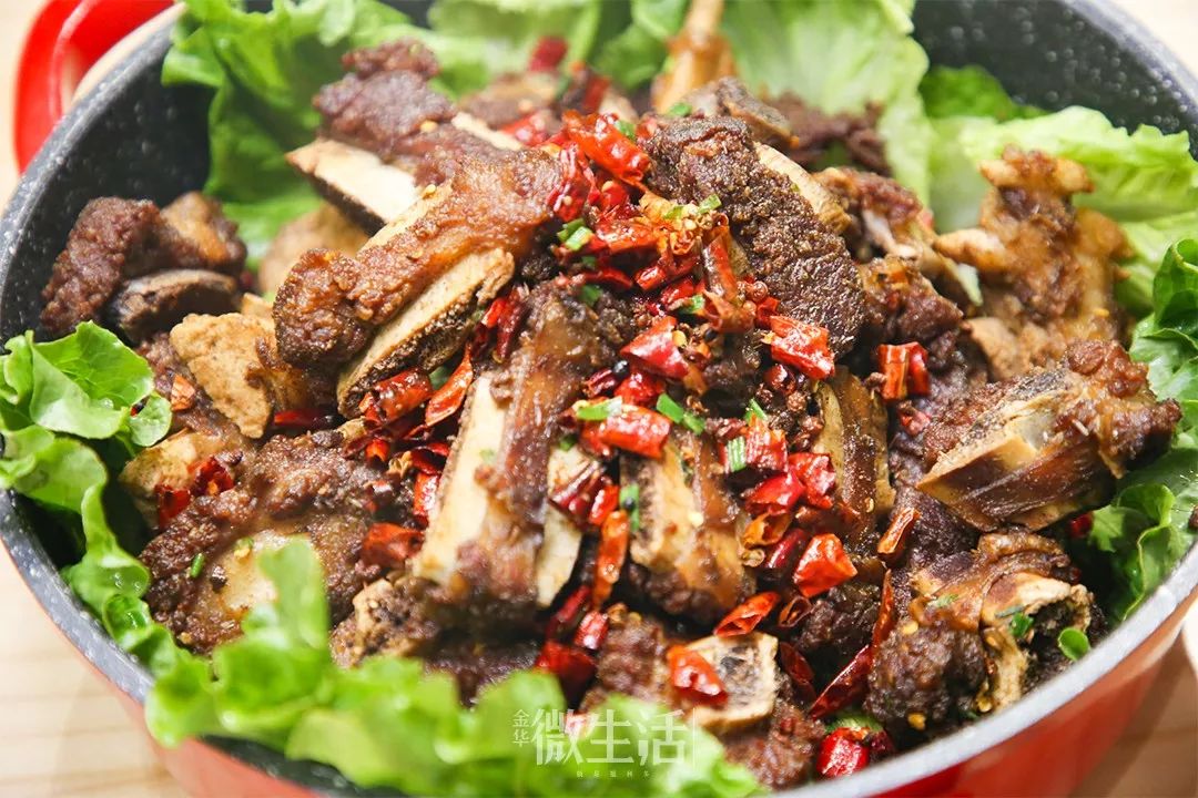 199元抢购金华这家小破馆专卖网红高压锅生蚝一到晚上就排队