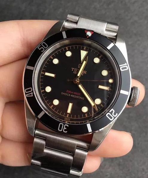 男人的腕上经典 帝舵小黑花震撼来袭