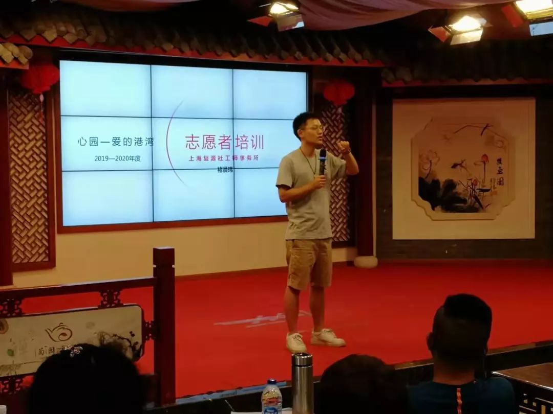 7月29日,30日下午,苏韵评弹团的徐雪玉老师继续在炎炎夏日中为老茶坊